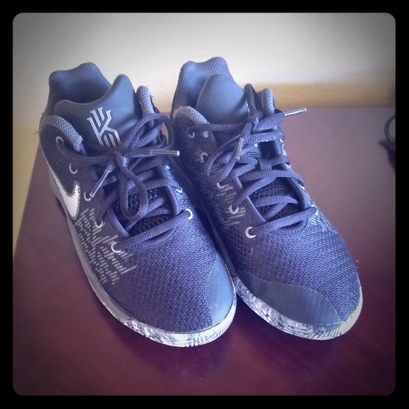 kyrie irving basketball shoes youth
